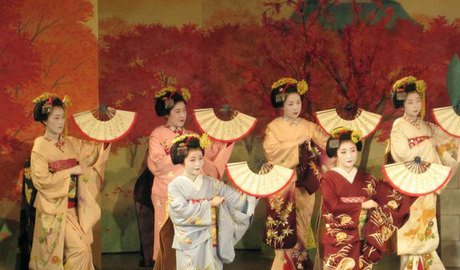 Maiko in Gion district, Kyoto - we loved traditional Japan